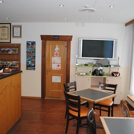 Hotel Des Alpes คันเดอร์ชเตค ภายนอก รูปภาพ