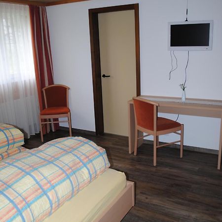 Hotel Des Alpes คันเดอร์ชเตค ภายนอก รูปภาพ