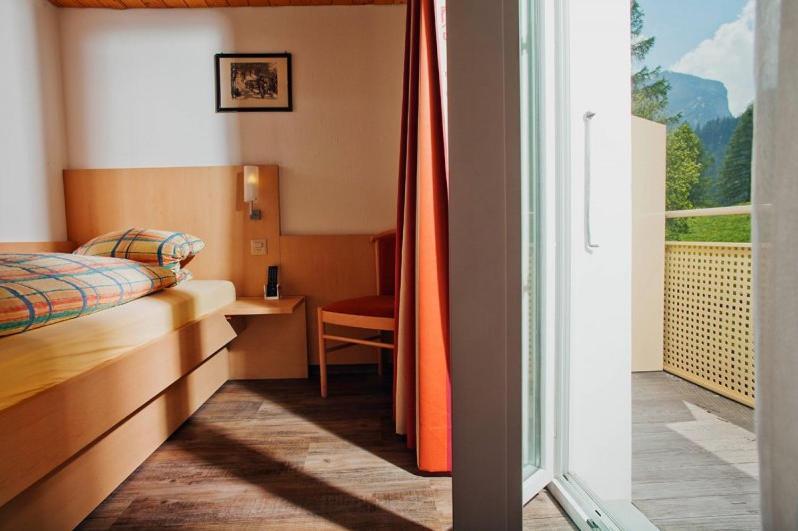 Hotel Des Alpes คันเดอร์ชเตค ห้อง รูปภาพ