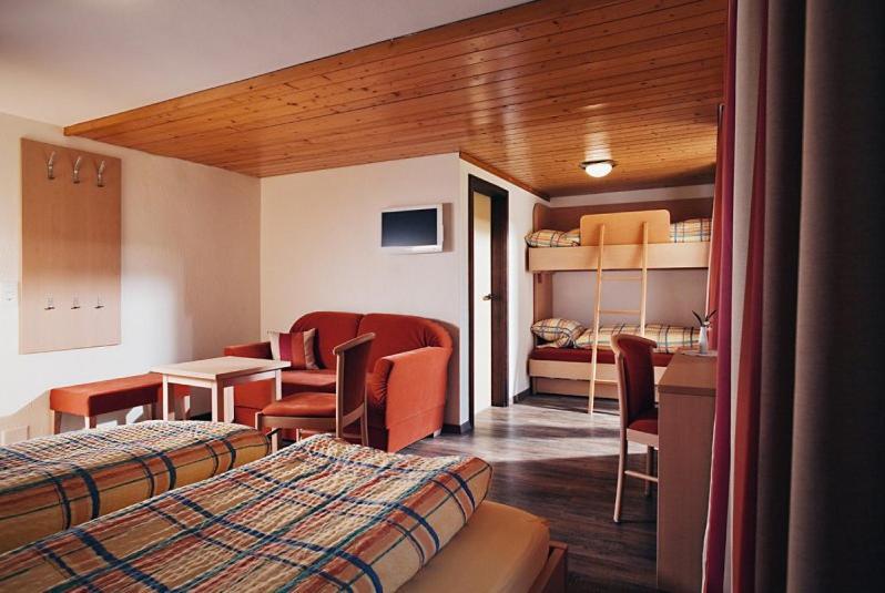 Hotel Des Alpes คันเดอร์ชเตค ห้อง รูปภาพ