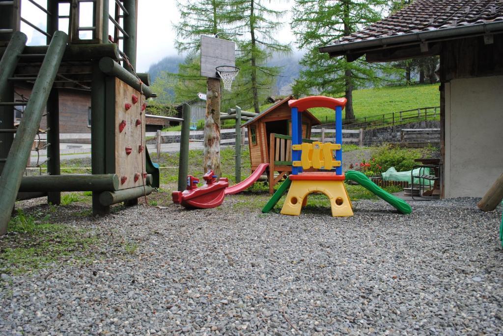 Hotel Des Alpes คันเดอร์ชเตค ภายนอก รูปภาพ