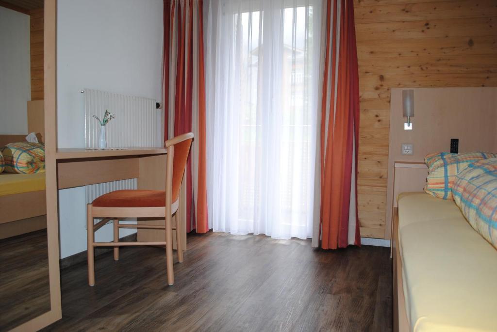 Hotel Des Alpes คันเดอร์ชเตค ห้อง รูปภาพ