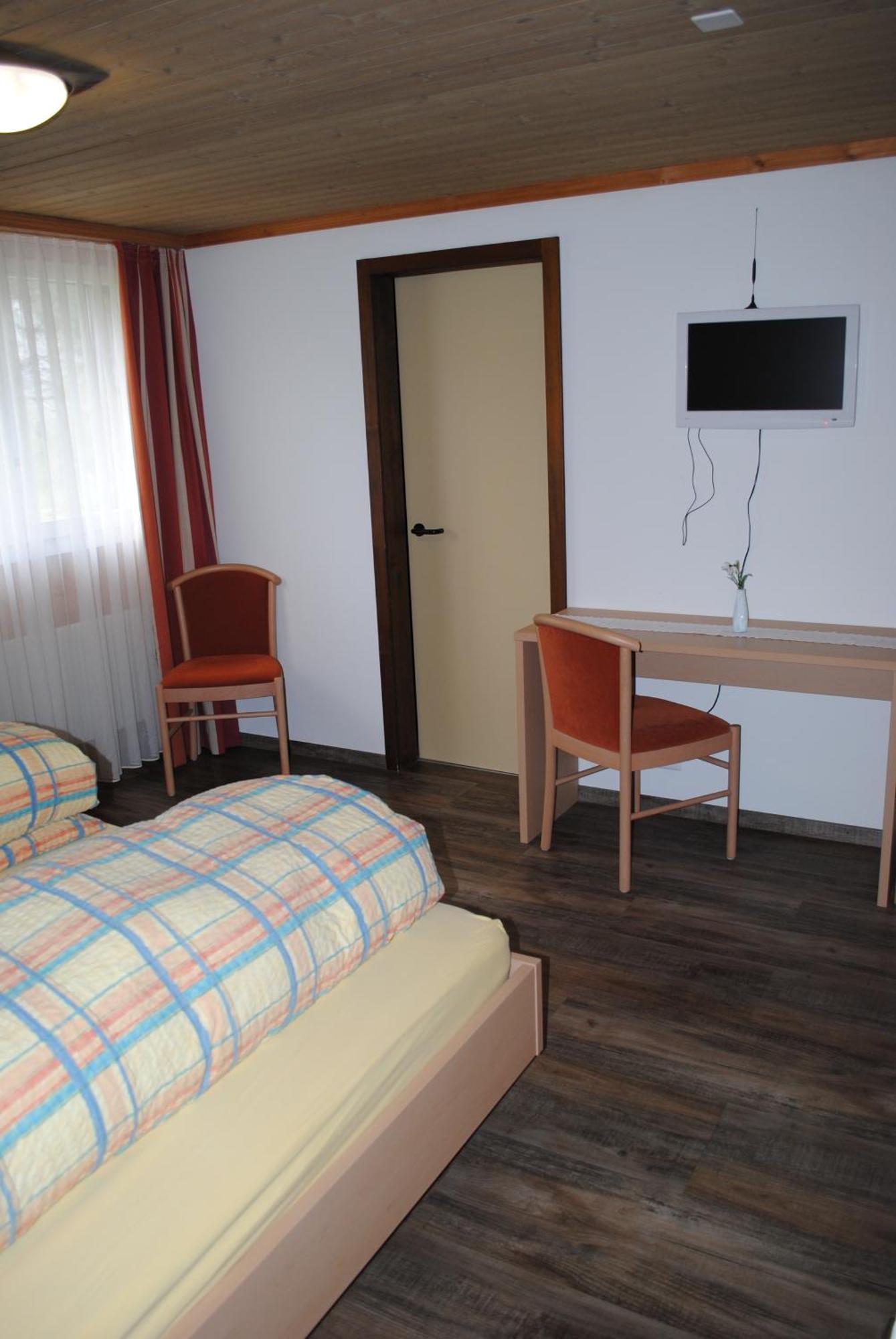 Hotel Des Alpes คันเดอร์ชเตค ภายนอก รูปภาพ