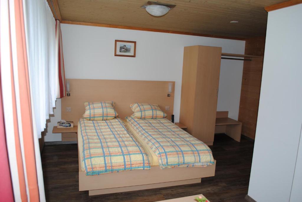 Hotel Des Alpes คันเดอร์ชเตค ห้อง รูปภาพ