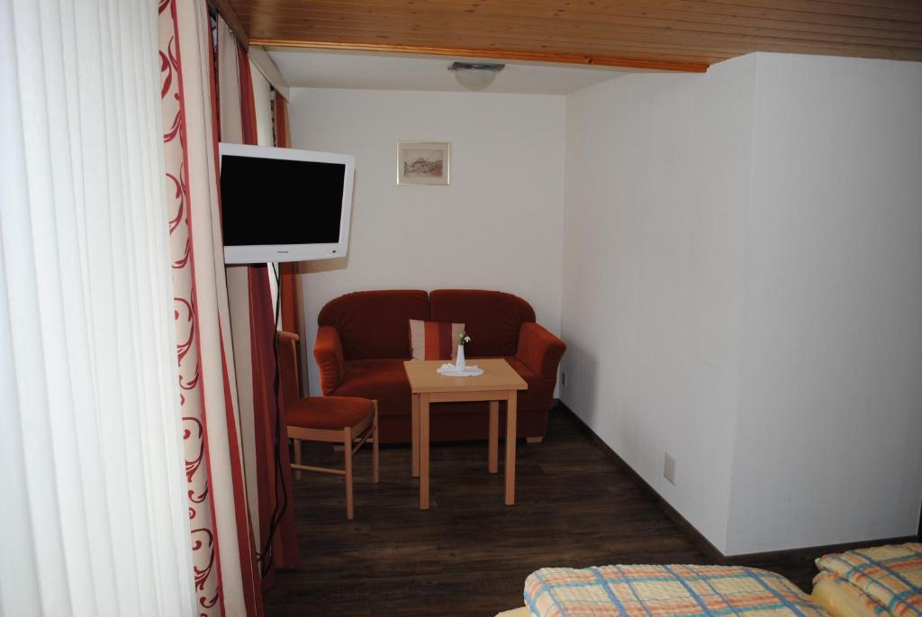 Hotel Des Alpes คันเดอร์ชเตค ห้อง รูปภาพ